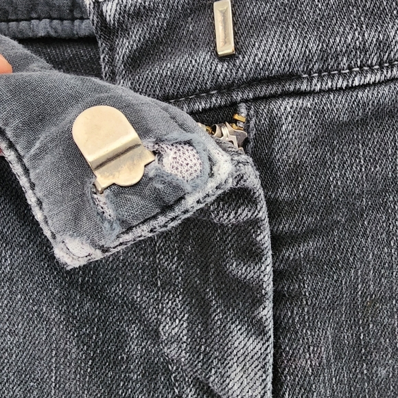 Nili Lotan Gray Frayed Denim Short Shorts 2 - Picture 7 of 7